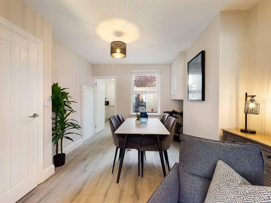 It'S Broadway Baby! Great House Close To City Centre Belfast Exterior photo